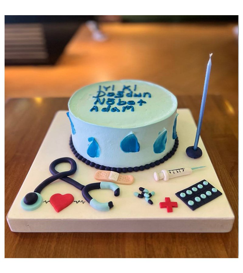 Doktor Temalı Doğum Günü Pastası Doktor Temalı Doğum Günü Pastası