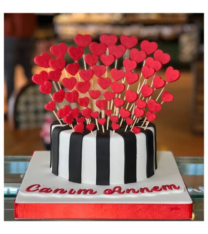 Kalpli Anneler Günü Pastası