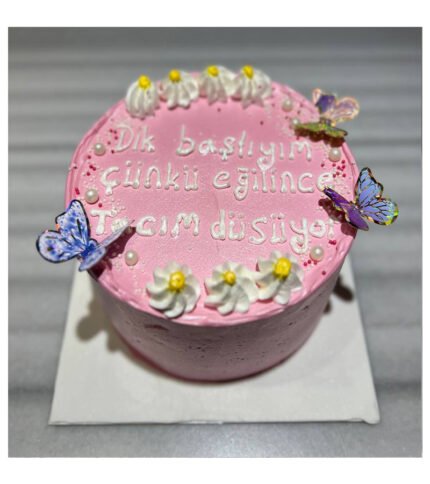 Kelebekli Pembe Rüya Pastası